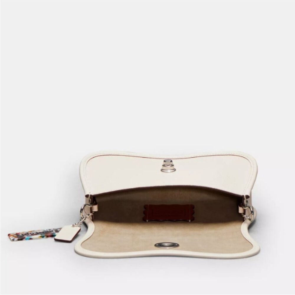 NWT! Coach Wavy Dinky COACHTOPIA LEATHER Resin Chain Purse Shoulder Bag Signatur - Picture 3 of 9